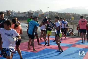 Exhibición del Club Kick Boxing en el muelle de Melenara (Foto Francisco Javier Santana)